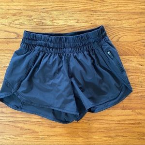 Lululemon black tracker v shorts 6